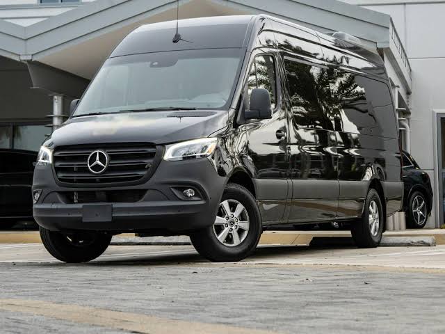 Luxury Black VIP Sprinter/Crafter